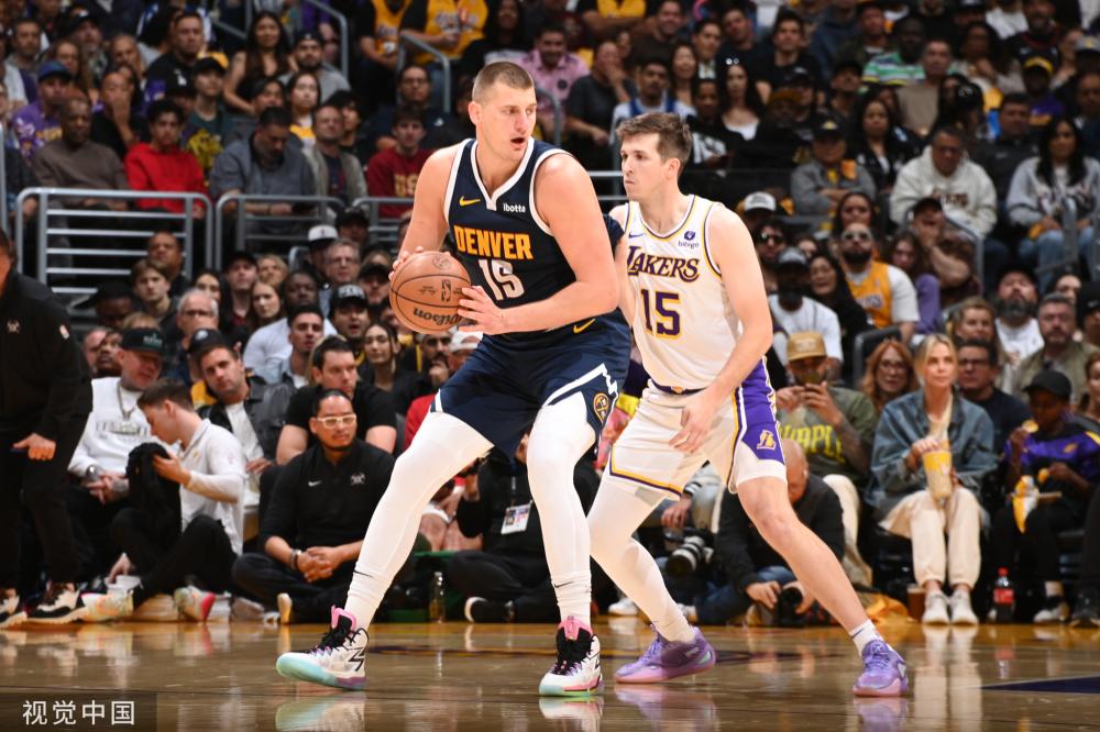 共同作用的 共同作用的